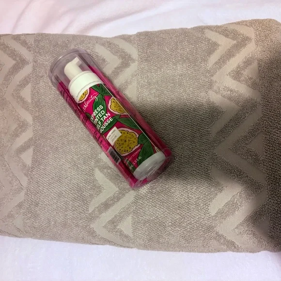 Collection 5 - Oversized Beach Towel with Ulta Beauty Tanning Mousse and Glove - Picture 2 of 2